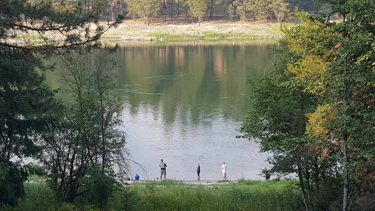 Riverfront Motel & Cabins Thompson Falls Екстериор снимка