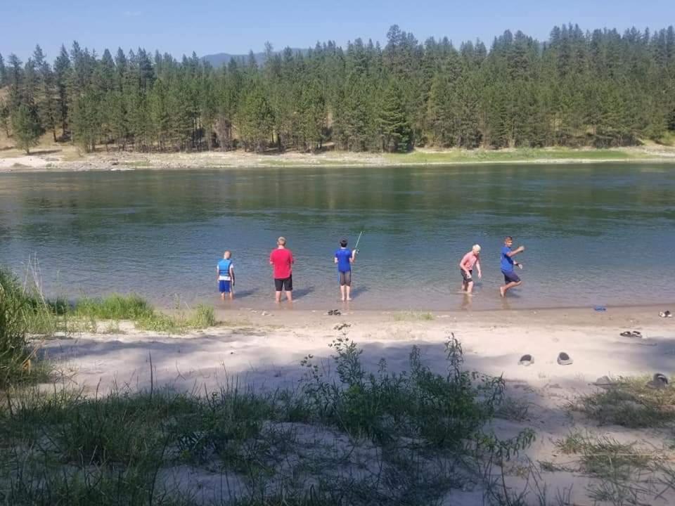 Riverfront Motel & Cabins Thompson Falls Екстериор снимка