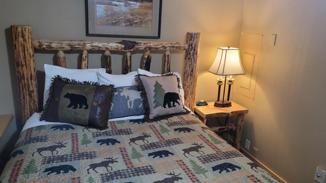 Riverfront Motel & Cabins Thompson Falls Екстериор снимка