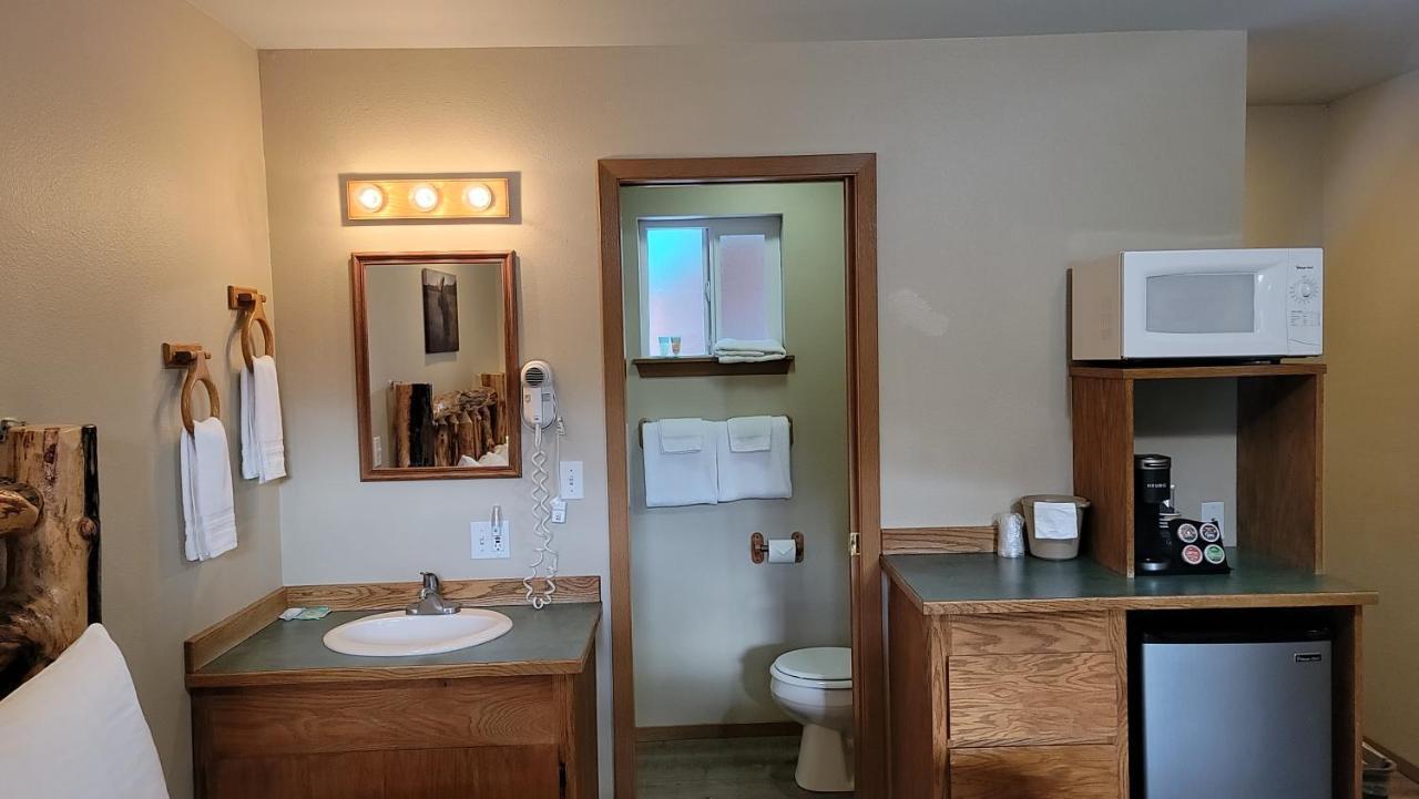 Riverfront Motel & Cabins Thompson Falls Екстериор снимка