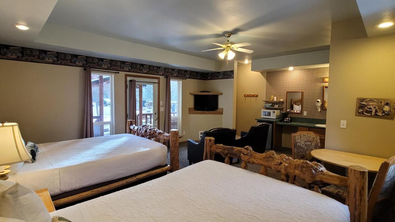 Riverfront Motel & Cabins Thompson Falls Екстериор снимка