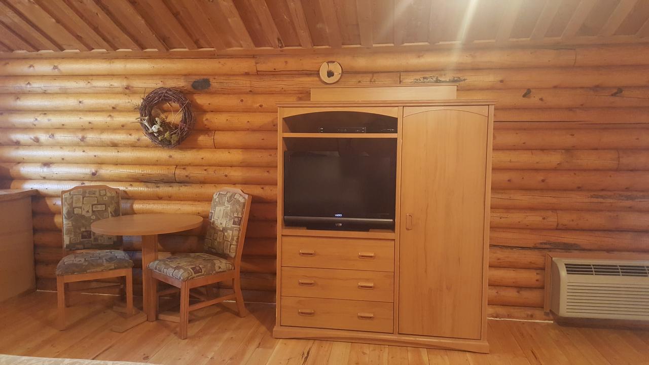 Riverfront Motel & Cabins Thompson Falls Екстериор снимка