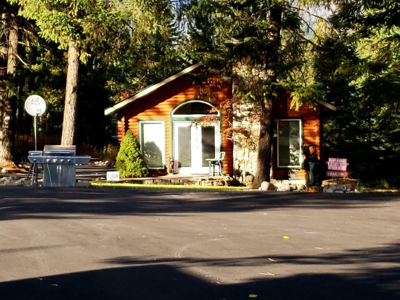 Riverfront Motel & Cabins Thompson Falls Екстериор снимка